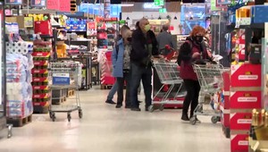 Chudobou ohrozených Slovákov je približne 50-tisíc. Vláda má do konca marca predstaviť plán pomoci