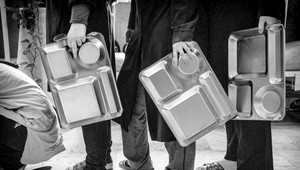 Anarchistu držali nezákonne vo väzbe bez vegánskej stravy, požaduje odškodné