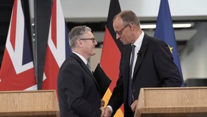 Starmer hľadá riešenie pre Gazu: Navrhuje zhadzovanie pomoci a evakuáciu detí