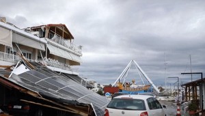 Deň po ničivej búrke v Grécku: Turisti musia počítať s výpadkami elektriny, upozorňuje slovenské ministerstvo