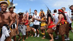 Ostrostrelec Klose oslávil 36. narodeniny s brazílskymi Indiánmi