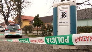 Šokujúci nález na námestí. Na prenosnom záchode bol mŕtvy muž