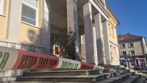 Polícia zasahovala na MsÚ v Handlovej. Úrad je dočasne zatvorený