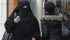 Moslimské šatky môže zamestnávateľ zakázať, rozhodol Európsky súdny dvor