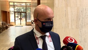 Pandemická komisia spôsobila rozruch. Proti návrhu sa búri minister aj rodičia, aký bude nástup do škôl?
