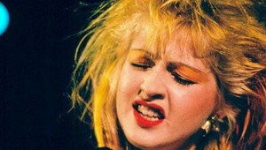 Spomínate si na túto výstrednú speváčku? Aha, ako vyzerá Cyndi Lauper dnes!