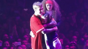 Slovenka na pódiu s Bieberom! Neuveríte, čo na konci urobil