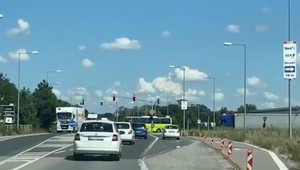 Komplikácia pre ľudí, ktorí denne dochádzajú do Bratislavy: Nový semafor a kolaps dopravy