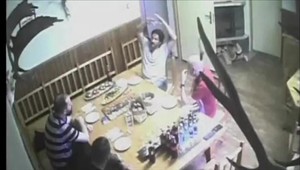 Video z chaty, kde chcela polícia nachytať pytliakov videl už každý. Okrem toho, kto chcel nahrávať