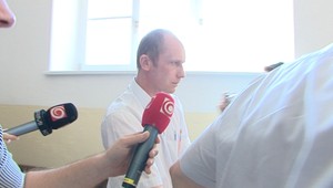 Vražda či samovražda? Expolicajt tvrdí, že je nevinný