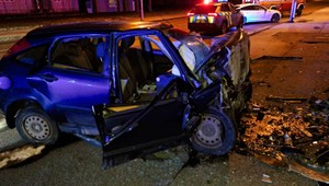 Auto v Nitre narazilo do obytného domu. Tragická nehoda si vyžiadala ľudský život