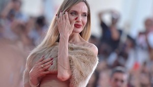 Žilnaté ruky Angeliny Jolie vydesili ľudí, a teraz? Umlčala všetkých hejterov!
