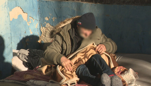 Viac ako 2 000 ľudí v Bratislave nemá strechu nad hlavou. V mrazoch im pomáhajú mestskí policajti