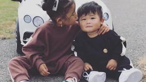 Štýloví súrodenci sú hitom internetu: Ich luxusný šatník vám vyrazí dych