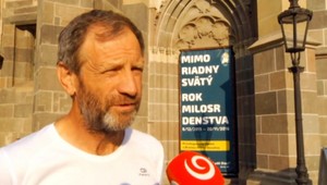 Košický farár beží až do Vatikánu, chce pomôcť chudobným