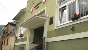 Po 6 hodinách nátlaku prišla obec o 100-tisíc eur. Starostka teraz rozpredáva rodinný majetok