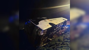 Hrozivá nehoda: Na D1 havaroval diaľkový autobus, zranených je osem ľudí