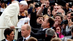 Veľký tresk a evolúcia nie sú v rozpore s Bohom, tvrdí pápež