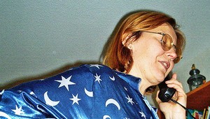 Volávala synovi takmer 50-krát denne, teraz stojí pred súdom