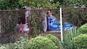 Muž čistil bazén. Zabil ho elektrický prúd zo skratovaného čerpadla