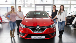 Vítězky Talentu si převzali první cenu: Krásný Renault Mégane jim vyčaroval úsměv na tváři