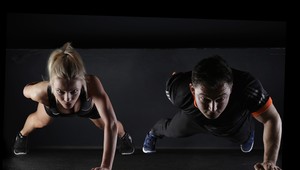 Už žiadne výhovorky! Takto jednoducho si precvičíte celé telo len za 7 minút