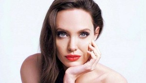Priznala nedostatky, ale plastiky odmieta: TOTO si myslí o starnutí Angelina Jolie