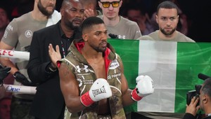 Smrteľná nehoda na diaľnici: Zranenia utrpel aj boxer Anthony Joshua