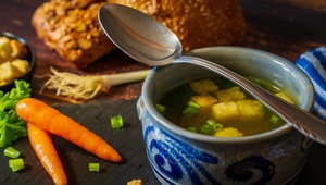 Rýchla polievka z bežných surovín, ktorá zahreje telo aj dušu: Tento recept si zamilujete