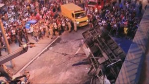 Tragická havária! Autobus zletel z 10 metrov vysokého mosta