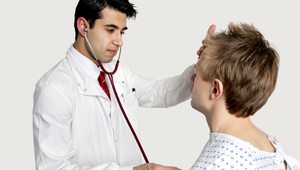 Doktori si nechávajú preplácať fiktívne preventívne prehliadky. Robí to aj ten váš?