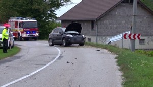 Muž (46) mal vo veľkej rýchlosti naraziť do oprotiidúcej vodičky. Po zrážke z miesta ušiel