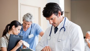 Poslanci porušili zákony. Študovali zdravotný stav bez súhlasu