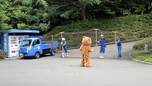 VIDEO: Japonskí pracovníci Zoo nacvičovali útek leva. Ľudia sa bavia na reakcii skutočných levov