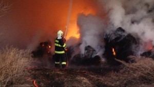 Horelo 150 ton slamy! Hasiči bojovali dvanásť hodín