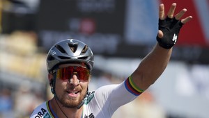 Peter Sagan očakávania splnil. V druhej etape zvíťazil a oblečie si žltý dres lídra