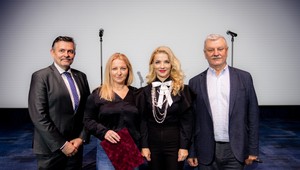 STVR má novú šéfku. Flašíková si prevzala dekrét od ministerky Šimkovičovej