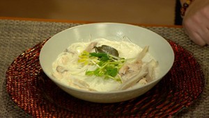 Thajská kokosová polievka s ryžovými rezancami