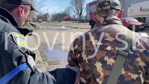 EXKLUZÍVNE VIDEO:  TV JOJ má zábery podozrivého zo včerajších útokov na Ľvov