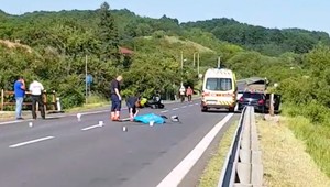 Motorkár spadol priamo pod kolesá Tatrovky, nehodu neprežil