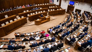 Exkluzívny prieskum agentúry AKO pre TV JOJ 24: Má vláda zvýšiť investície do kultúry alebo do opráv ciest?