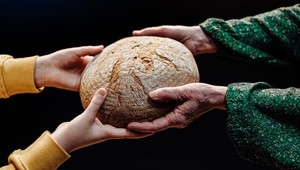 Viac ako 30 000 € z Vianočnej lotérie BILLA poputuje na pomoc jednorodičom v núdzi