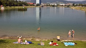 Stav kúpalísk a jazier na Slovensku. Na bratislavskej Kuchajde platí prísny zákaz