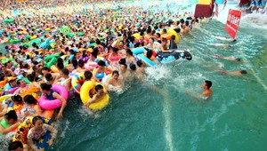 Vadí vám plné kúpalisko? Tak sa pozrite na toto...