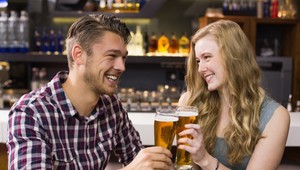 Slováci si radi vypijú. Uhádnete, koľko alkoholu vypije ročne priemerný človek?