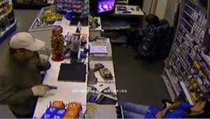 Kuriózna lúpež na benzínke! Zlodej sa obslúžil sám...