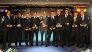 V desiatke adeptov na Futbalistu roka 2011 9 legionárov