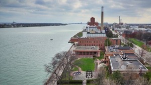 Producenti alkoholu pomáhajú s výrobou dezinfekcie