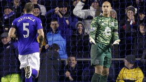 Neskutočný gól! Takto dáva gól brankár Howard!