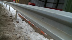 Nebezpečne nedomyslená autobusová zastávka